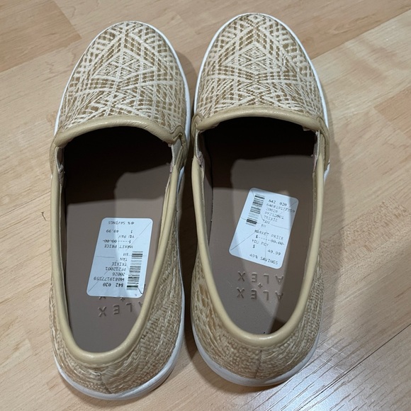 NWT - ALEX + ALEX Women’s Trixie Tan Slip-on Shoes - Size 8 - Picture 4 of 4